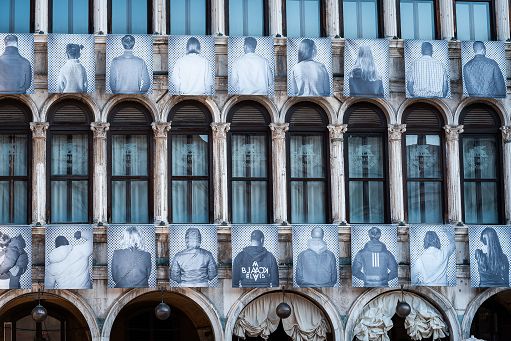 The Human Safety Net, 100 ritratti di rifugiati in piazza San Marco