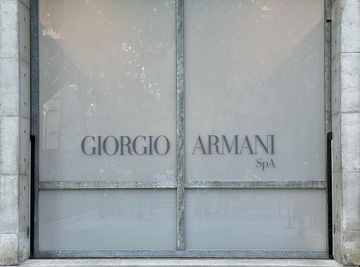 Oltre 6mila persone in coda a Milano per l’ultimo saluto ad Armani