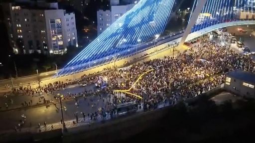 M.O., folla enorme a Gerusalemme contro il “traditore” Netanyahu