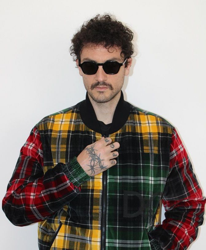 Carl Brave torna live con il “Notti Brave Amarcord Tour”