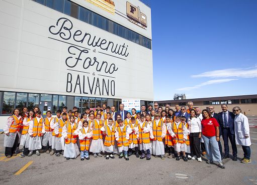 Ferrero: 40 ragazzi scoprono il dietro le quinte della fabbrica di Balvano