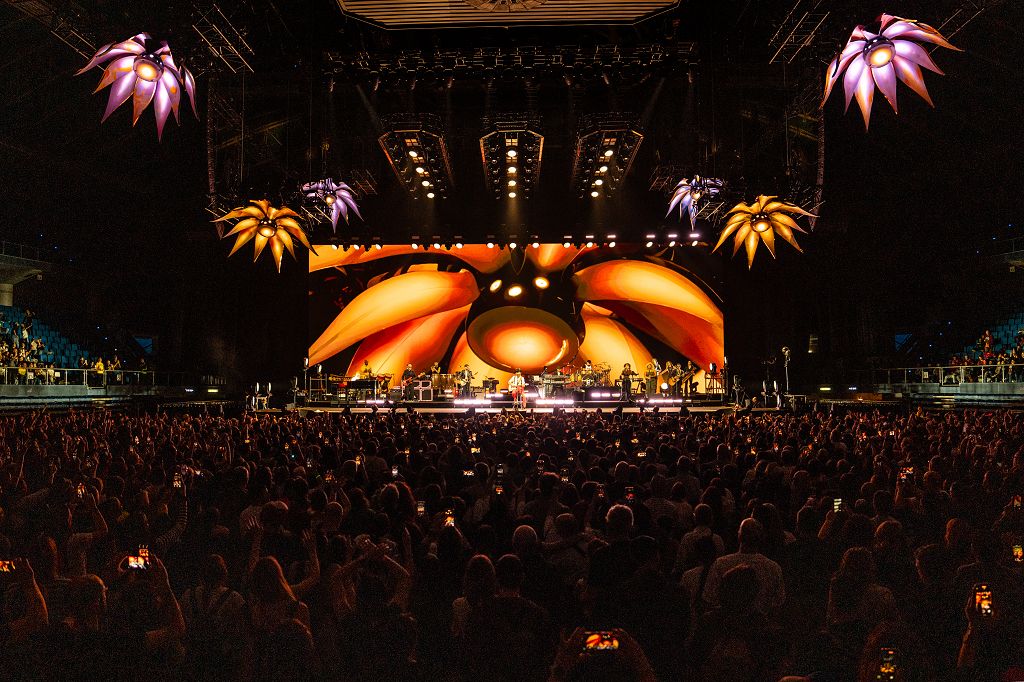 Jovanotti mette all’asta i “Fiori” del PalaJova per beneficenza