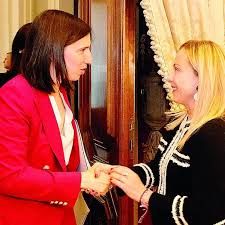 Influencer destra Usa contro Schlein, Pd: Meloni prenda distanze e si scusi