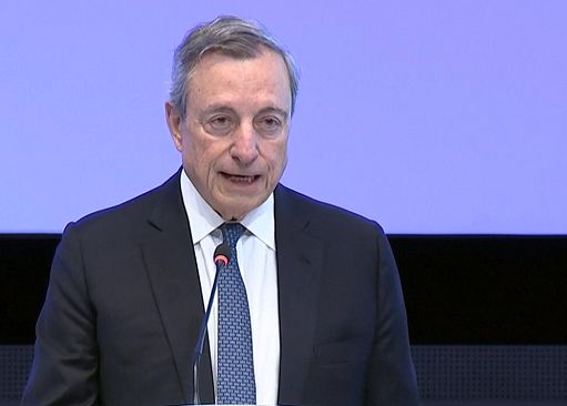 Auto, Draghi: target CO2 Ue 2035 irrealizzabile, regala quote a Cina