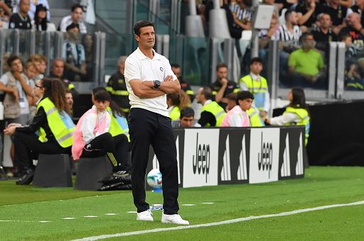 Calcio, Chivu difende Sommer e valuta Lautaro