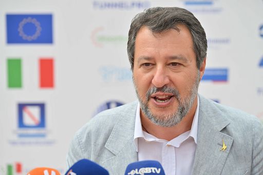 Lega, Salvini arrivato a Pontida mentre parla Vannacci
