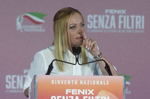 Meloni in modalità elettorale nel nome di Kirk ed evoca Br: “Non abbiamo paura”