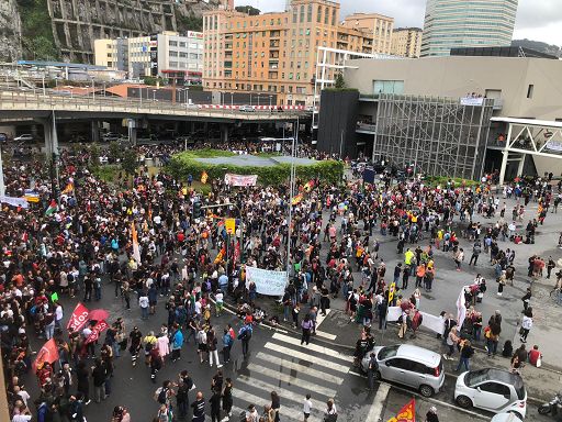 Sciopero, a Genova in migliaia bloccano i varchi del porto