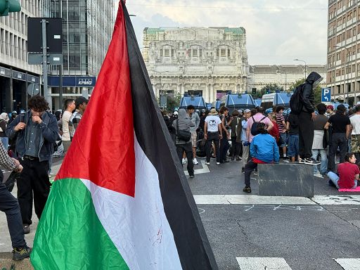 Sciopero per Gaza, a Milano violenti scontri dopo corteo pacifico