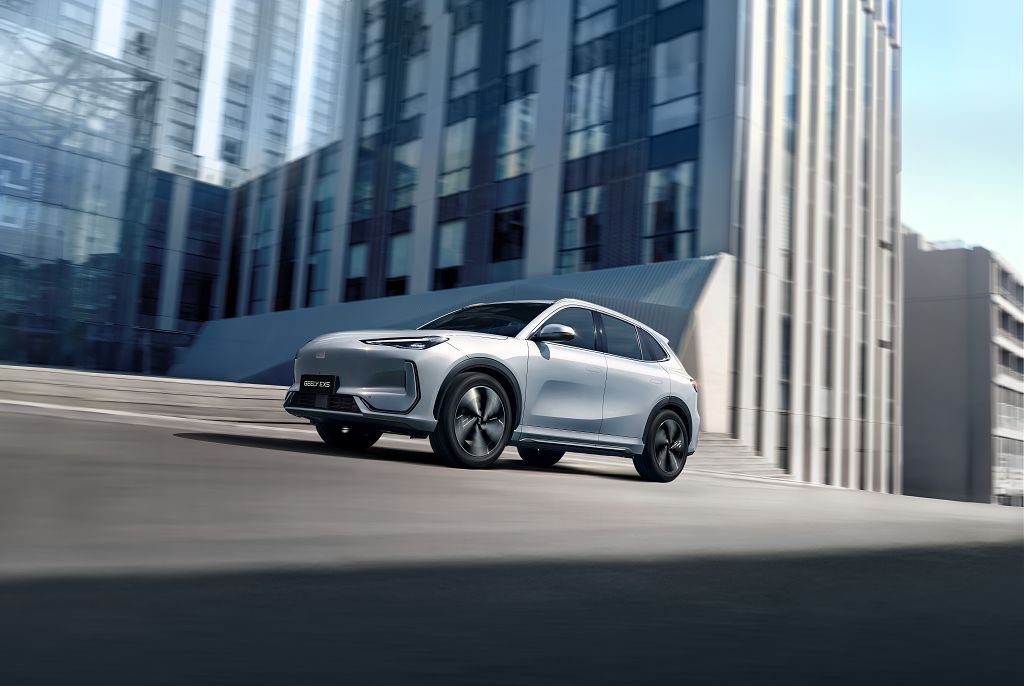 Geely debutta in Italia con suv elettrico EX5 e plug-in Starray EM-i