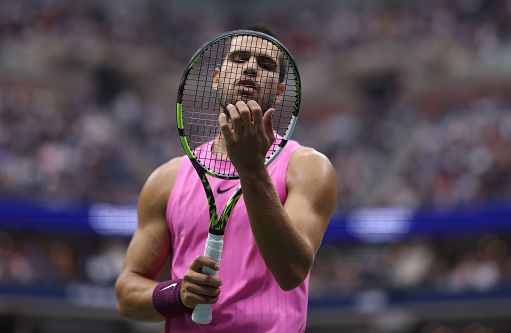 Tennis, Paura Alcaraz: si fa male alla caviglia e poi vince a Tokyo