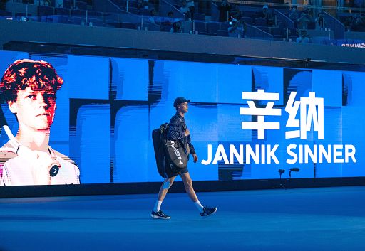 Tennis, Sinner contro Atmane fatica ma avanza a Pechino