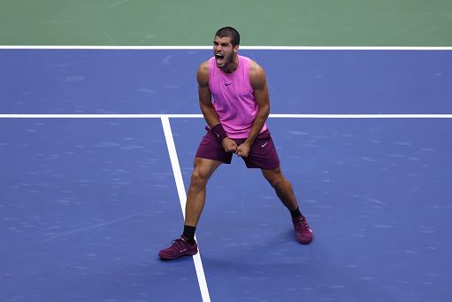 Tennis, Alcaraz avanza a Tokyo: battuto Bergs