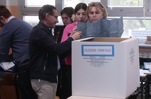 Marche, affluenza si ferma attorno al 50%