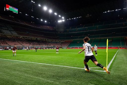 Milano, Consiglio comunale approva vendita S.Siro a Inter e Milan