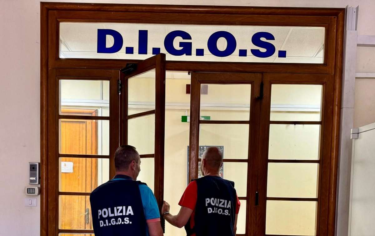 Catania, denunciati due tifosi per fumogeni allo stadio Massimino