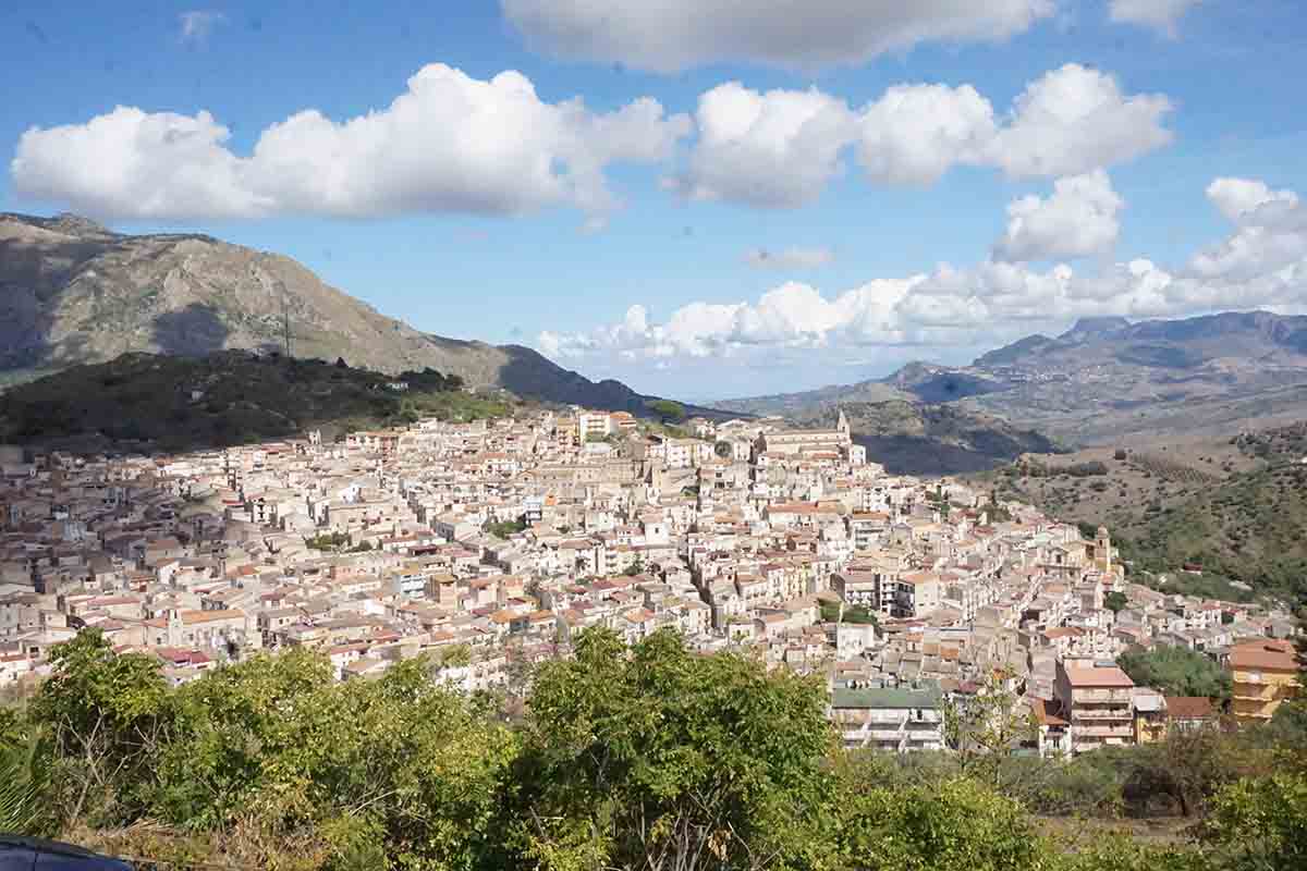 Il suggestivo borgo di Ciminna celebra il mito del Gattopardo