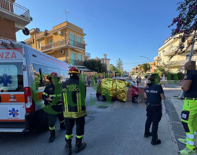 FOTO | Tragedia a San Leone: anziana colta da malore alla guida si schianta contro un palo e muore