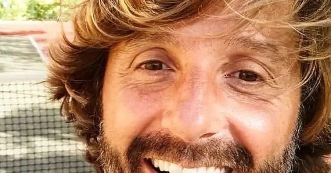 Prende una buca e si schianta contro un albero: uomo morto in un tragico incidente a San Leone Prende una buca e si schianta contro un albero: uomo morto in un tragico incidente a San Leone