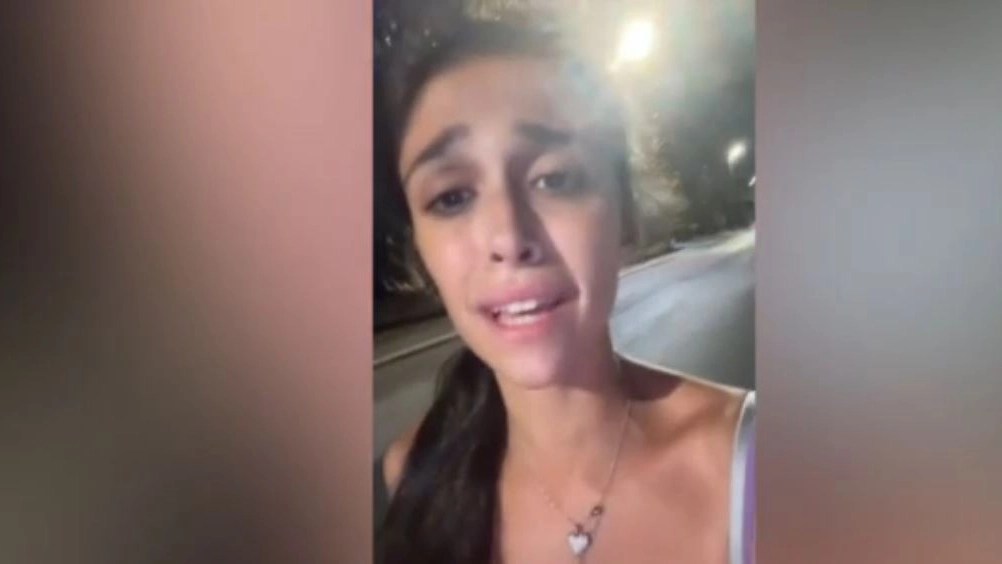 VIDEO | Shock in strada, ragazza molestata da un giovane in monopattino: la denuncia social