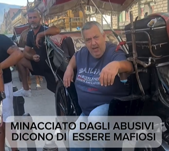 VIDEO | Minacciato dagli abusivi a Palermo il deputato Ars Ismaele La Vardera: “Vattene, noi siamo mafiosi”