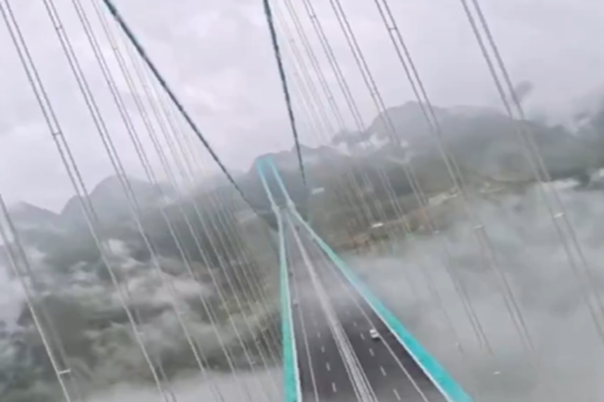 VIDEO | Inaugurato il ponte più alto del mondo, lo Huajiang Grand Canyon stupisce con i suoi 625 metri