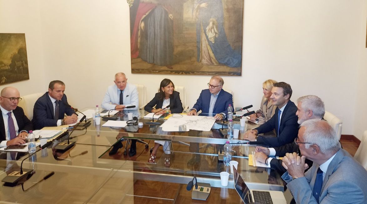 Raddoppio Catania-Messina, parte il tavolo tecnico. Schifani: “Opera s’integrerà bene col Ponte”