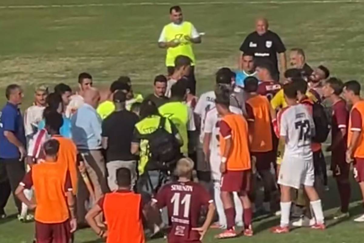 Acireale-Messina, maxi rissa nel finale del derby. Il sindaco Barbagallo: “Scene che fanno male al calcio”