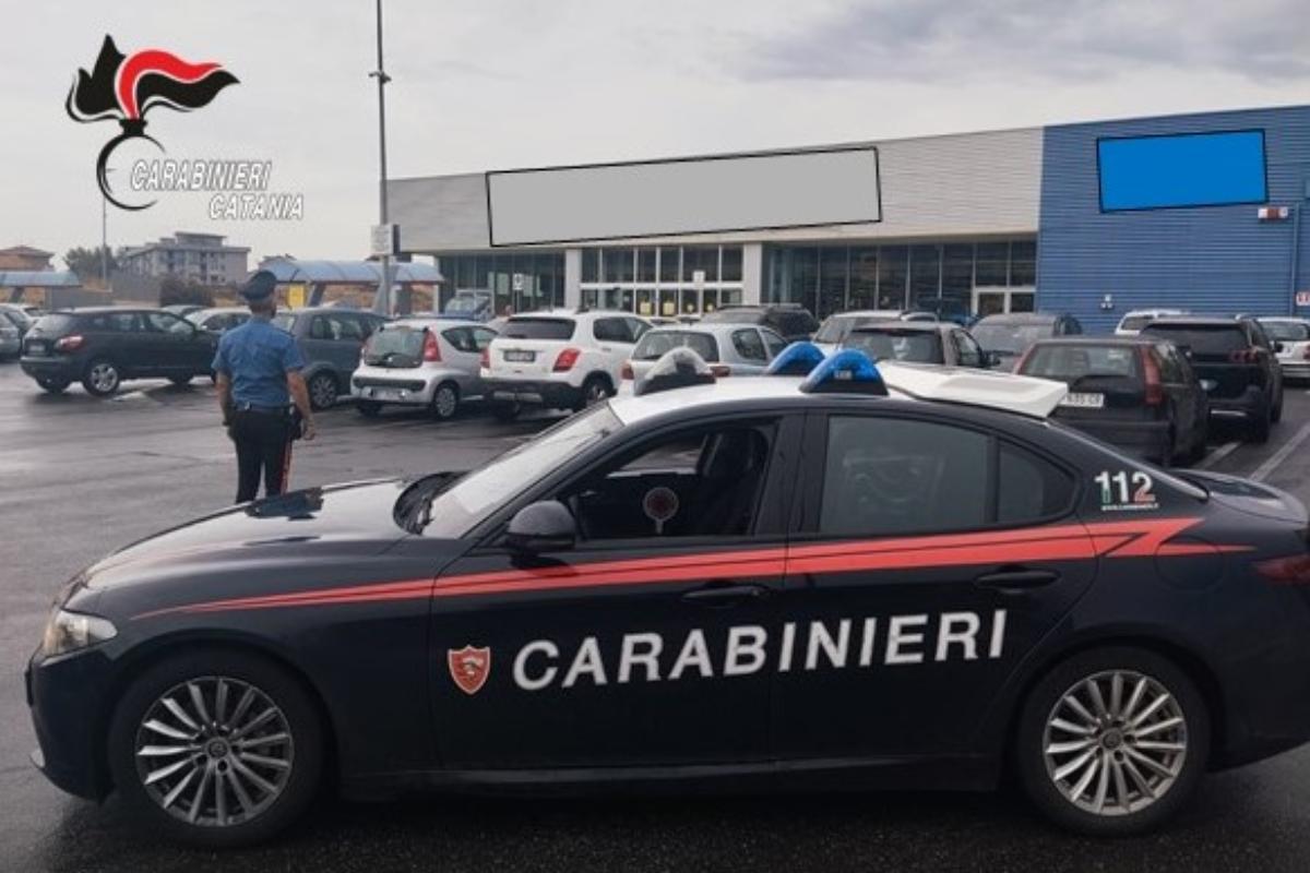Ruba cosmetici e prodotti da 200 euro al supermercato a Paternò: arrestata ladra 38enne