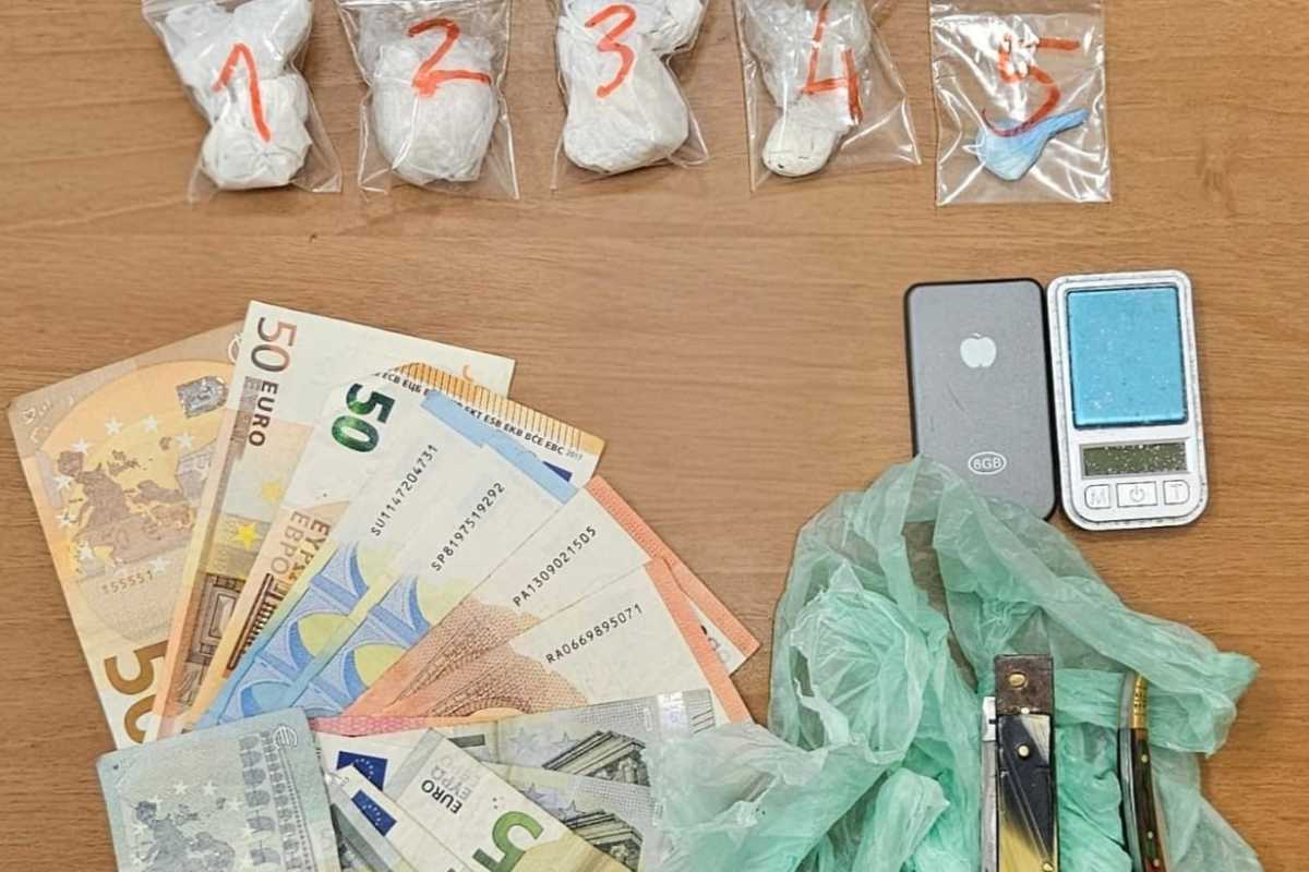 Di notte in giro per le vie di Acireale con cocaina e crack: arrestato 38enne