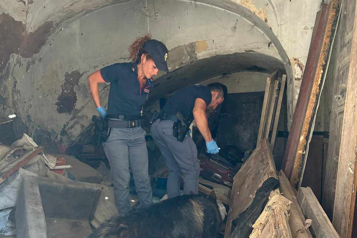 Raffica di controlli e sanzioni a San Berillo, trovata droga nelle case abbandonate