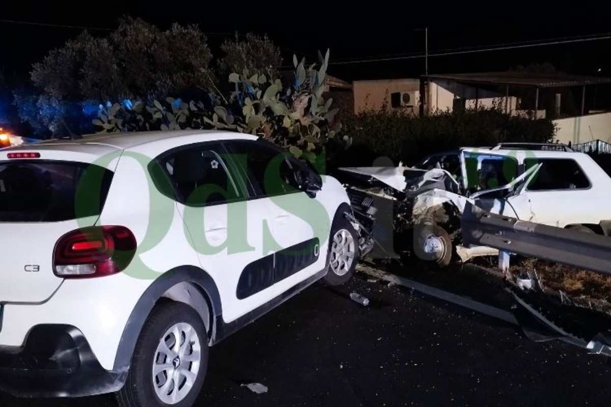 Paura sulla SS 115 nel tratto tra Licata e Gela: scontro frontale tra due auto: tre feriti