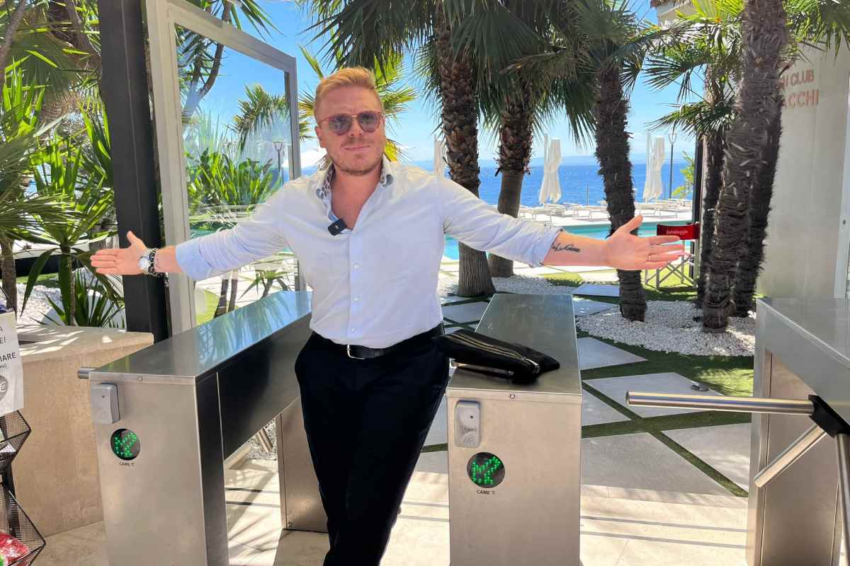 Ancora tornelli nei lidi a Catania. La Vardera: “Qui non esistono regole e la Regione ancora una volta non controlla”