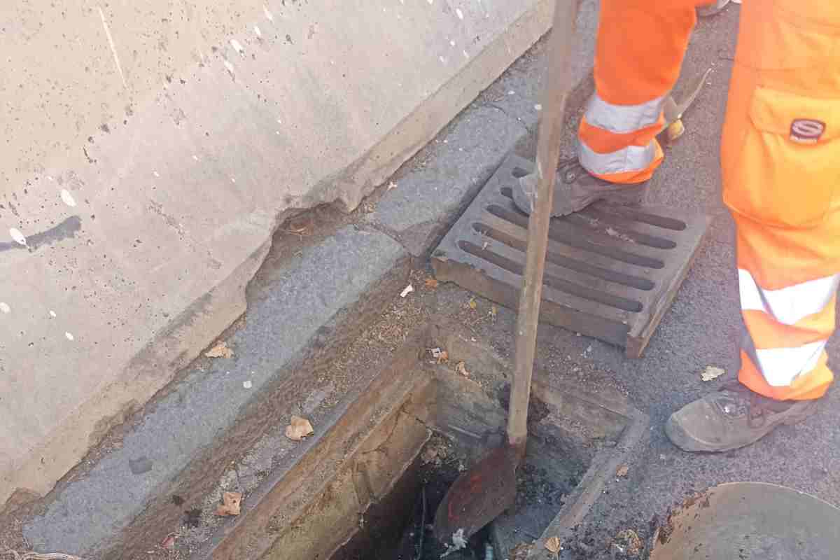 FOTO | Catania, intensificate le attività di pulizia delle caditoie per limitare rischi allagamenti
