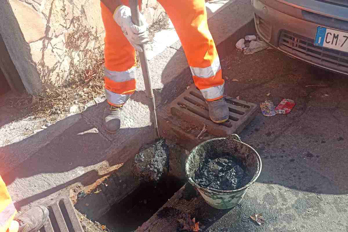 FOTO | Catania, intensificate le attività di pulizia delle caditoie per limitare rischi allagamenti