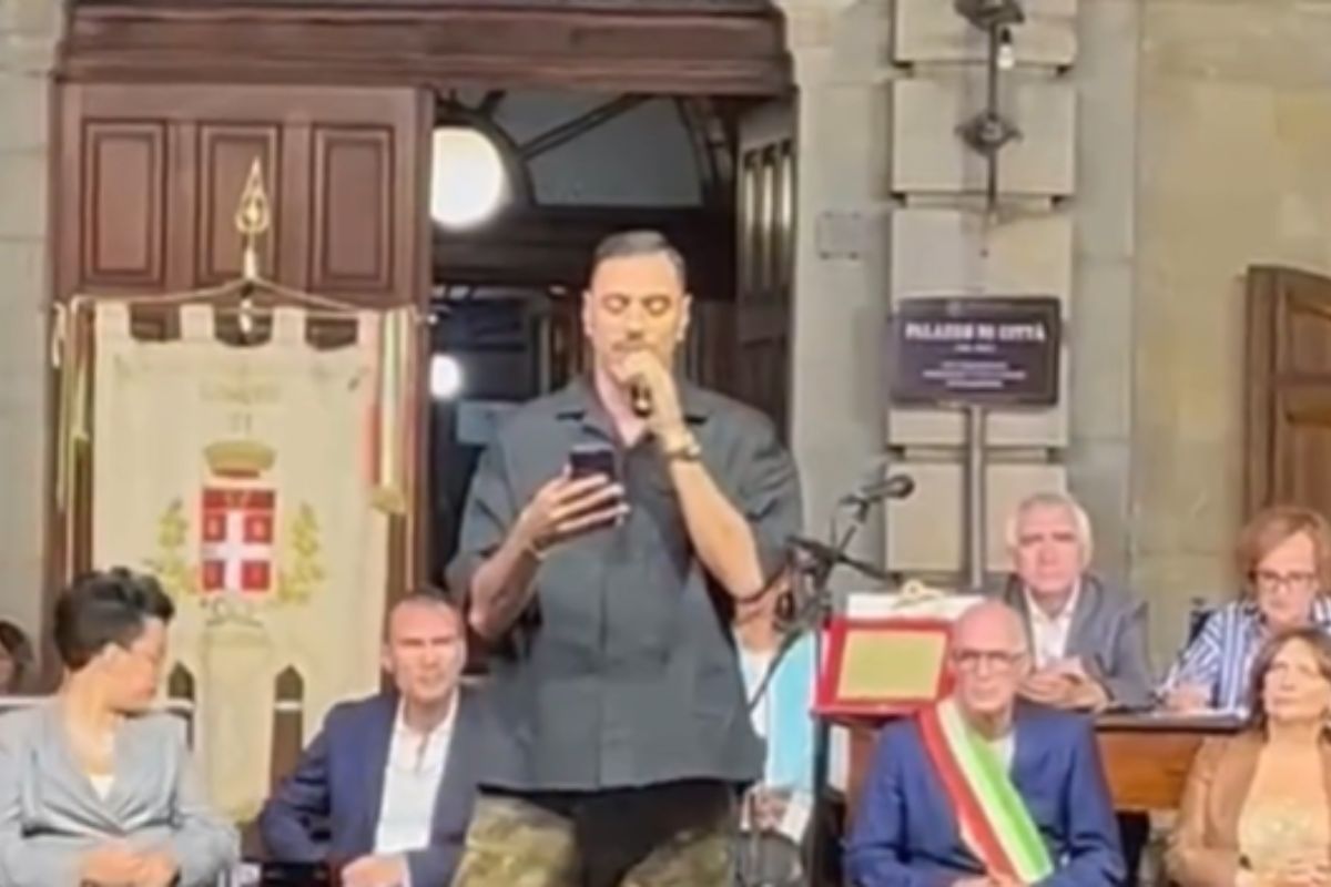 VIDEO | Nicosia, Marracash riceve la cittadinanza onoraria. L’artista: “Più agitato che in un concerto”