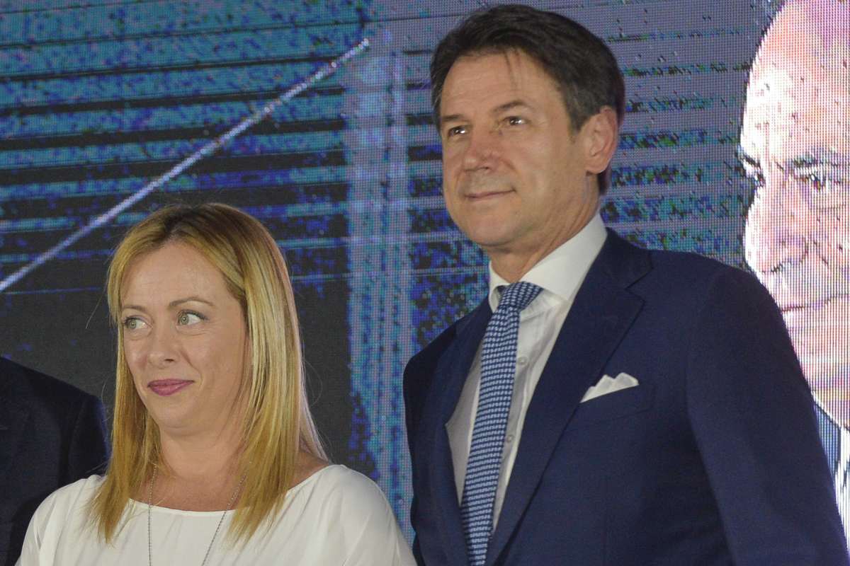 Scontro tra Fratelli d’Italia e Movimento 5 Stelle sulla Commissione Covid: “Campagna di fango sulla pandemia”