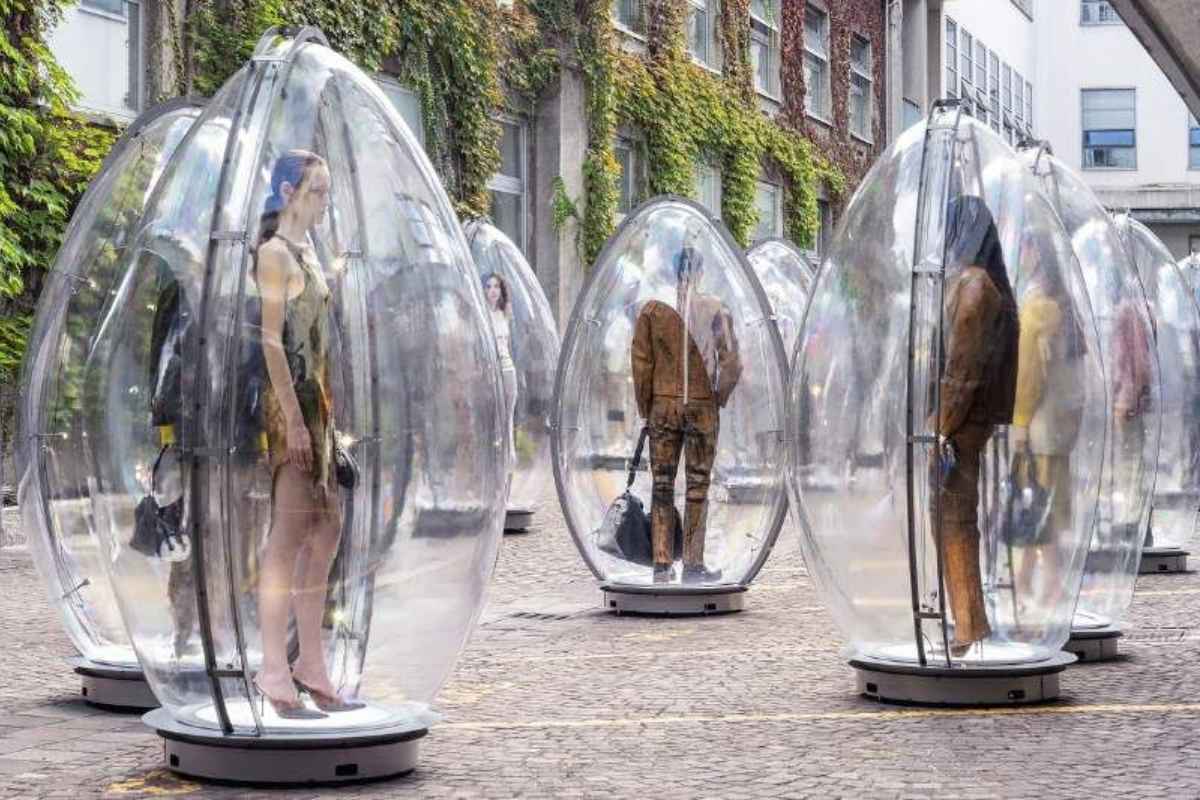 Milano Fashion Week 2025, un set a cielo aperto tra le strade della capitale della moda italiana