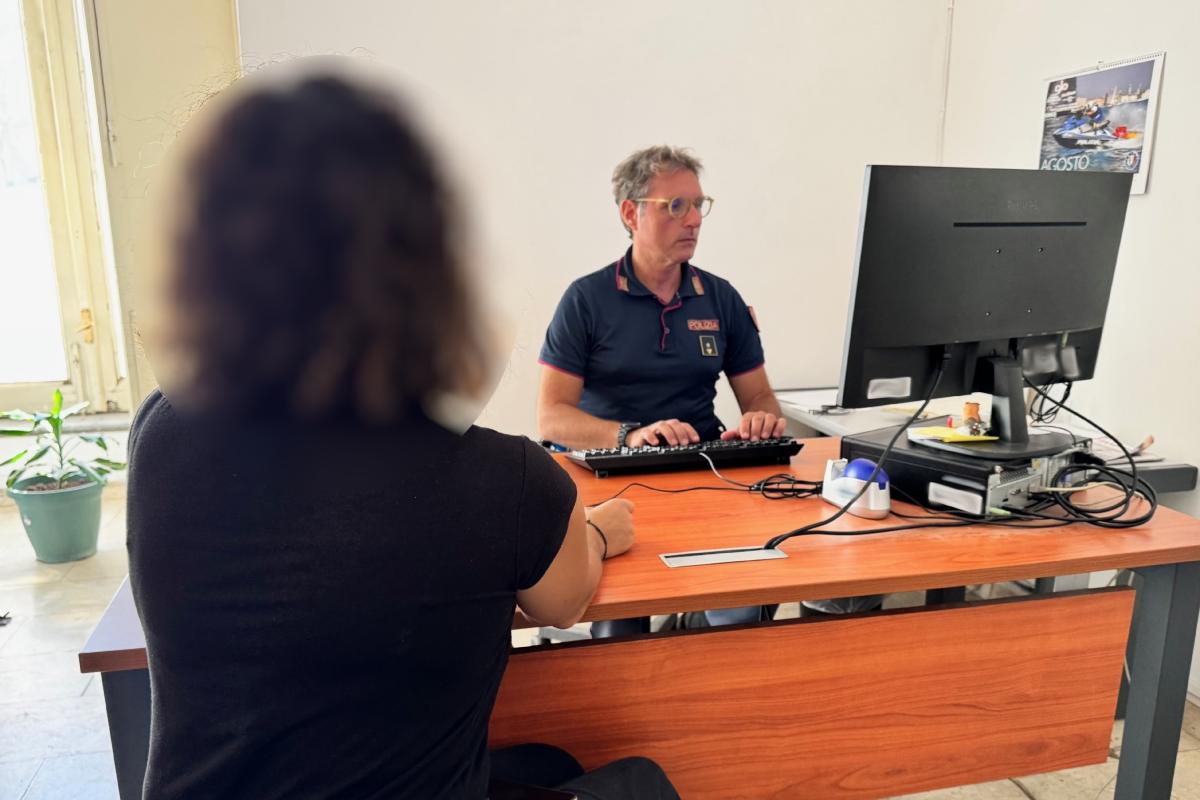 Viola il divieto di avvicinamento alla moglie, la aggredisce e la minaccia di morte, arrestato 42enne nel Ragusano