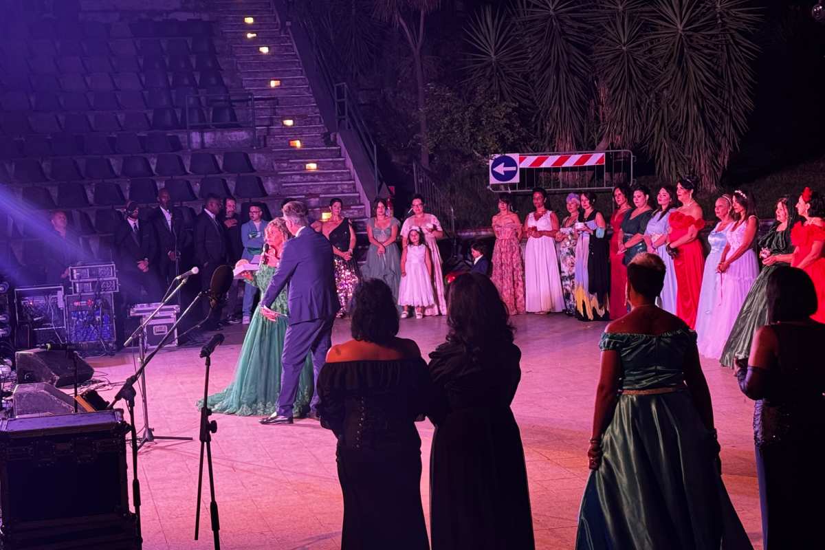 VIDEO | “Aggiungi un Posto a Tavola – La Mente Merita Compagnia, non Pregiudizi”: lo spettacolo a Zafferana