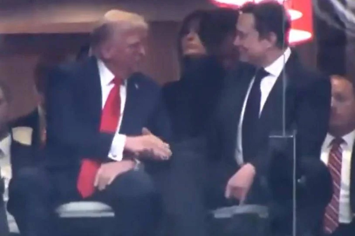 Trump-Musk, pace fatta: stretta di mano ai funerali di Charlie Kirk