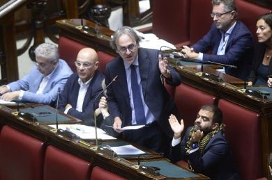 M.O., Bonelli: non possiamo votare piano Trump, Meloni incendiaria