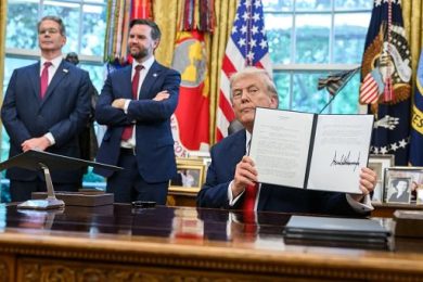 Wall Street chiude con nuovo record nonostante shutdown, DJ +0,17%