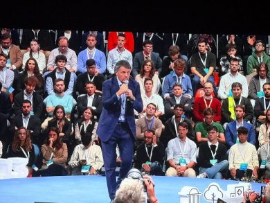 Renzi alla Leopolda lancia Casa riformista: 10% o Quirinale diventa casa sovranista