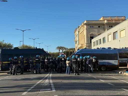 Toscana,Salvini contestato a Livorno: disgustosi fascisti rossi, torno Toscana,Salvini contestato a Livorno: disgustosi fascisti rossi, torno