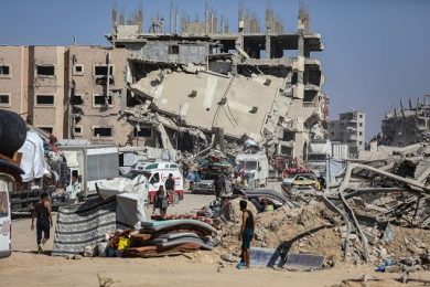 M.O., irrompe a Camera intesa pace. Dibattito, invece che su Almasri, su piano Trump