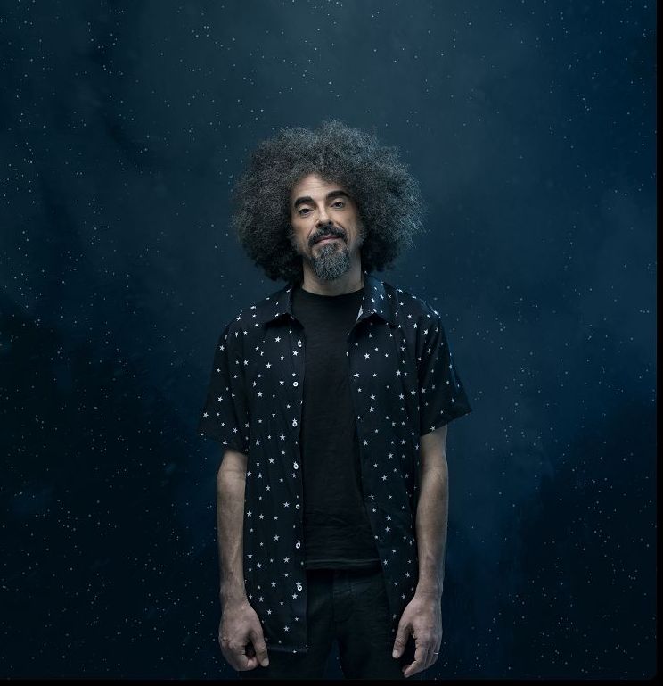 Caparezza sorprende i fan e pubblica Io sono il viaggio