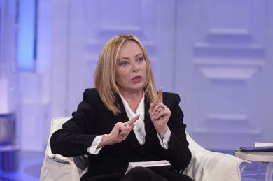 Meloni: Italia non fa ruota scorta a nessuno, a sinistra non va giù