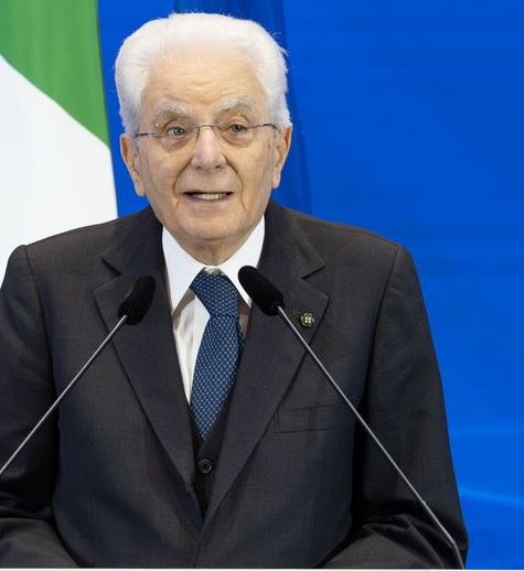 Lavoro, Mattarella: ai piani alti buone remunerazioni ai bassi sfruttamento Lavoro, Mattarella: ai piani alti buone remunerazioni ai bassi sfruttamento