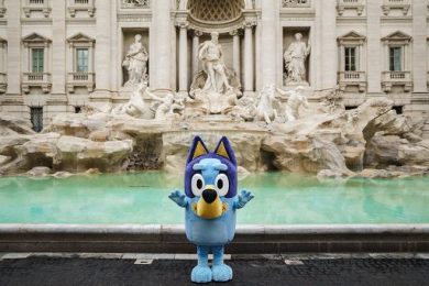 Festa Roma, Bluey arriva a Fontana di Trevi, poi sul red carpet